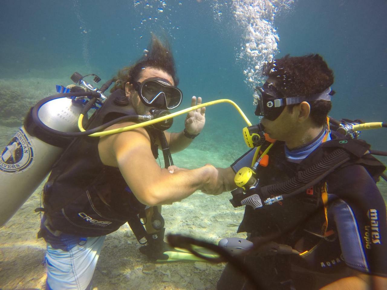 Blue Shark Divers บูนาแกน ภายนอก รูปภาพ