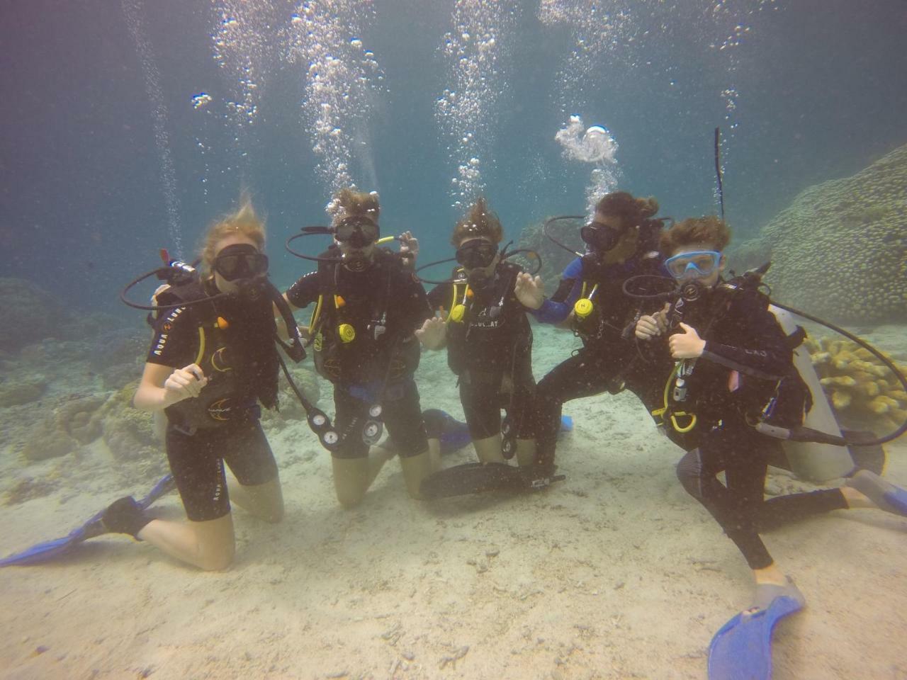 Blue Shark Divers บูนาแกน ภายนอก รูปภาพ